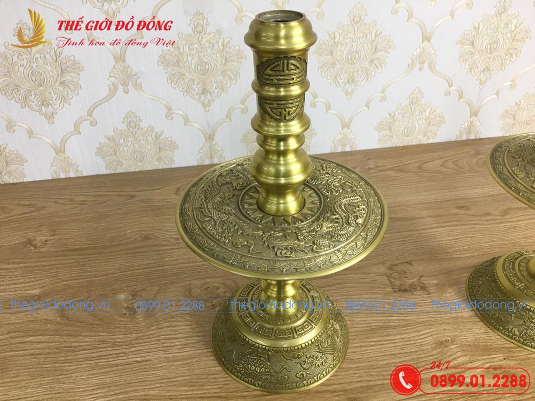 chan-nen-tho-cung-hoa-van-rong-mau-vang-dam-02 đôi chân nến thờ cúng hoa văn rồng màu vàng đậm - 02