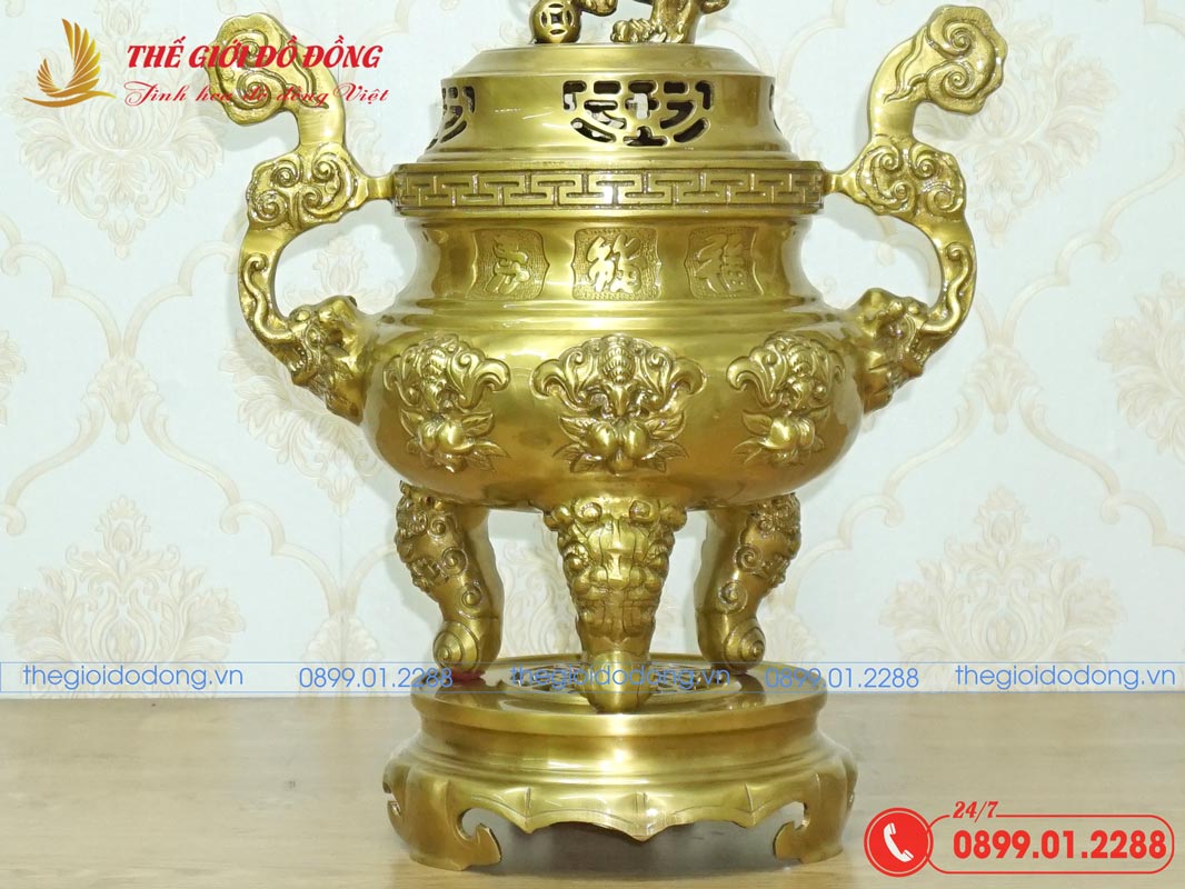 dinh-dong-tho-cung-hoa-tiet-doi-mau-vang-dam-cao-50cm-02 đỉnh đồng thờ cúng họa tiết dơi đào màu vàng đậm cao 50cm - 02