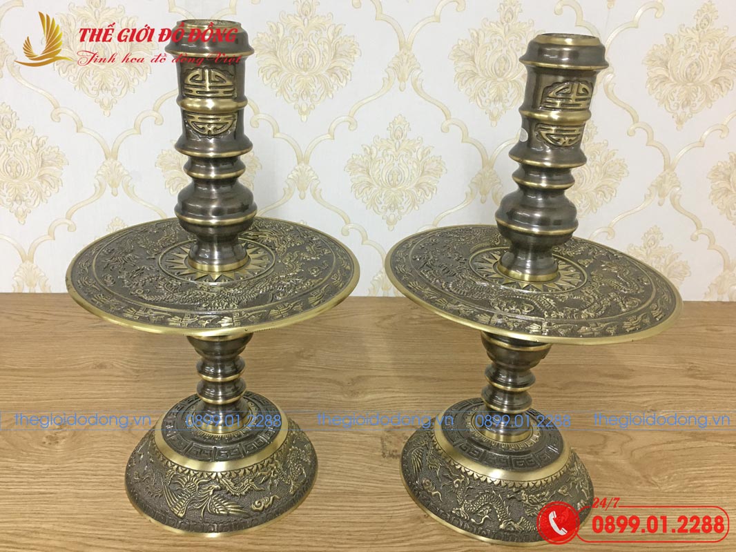 doi-chan-nen-tho-cung-hoa-van-mau-xanh-cao-cao-45cm-03 đôi chân nến thờ cúng hoa văn màu xanh cạo 45cm - 03
