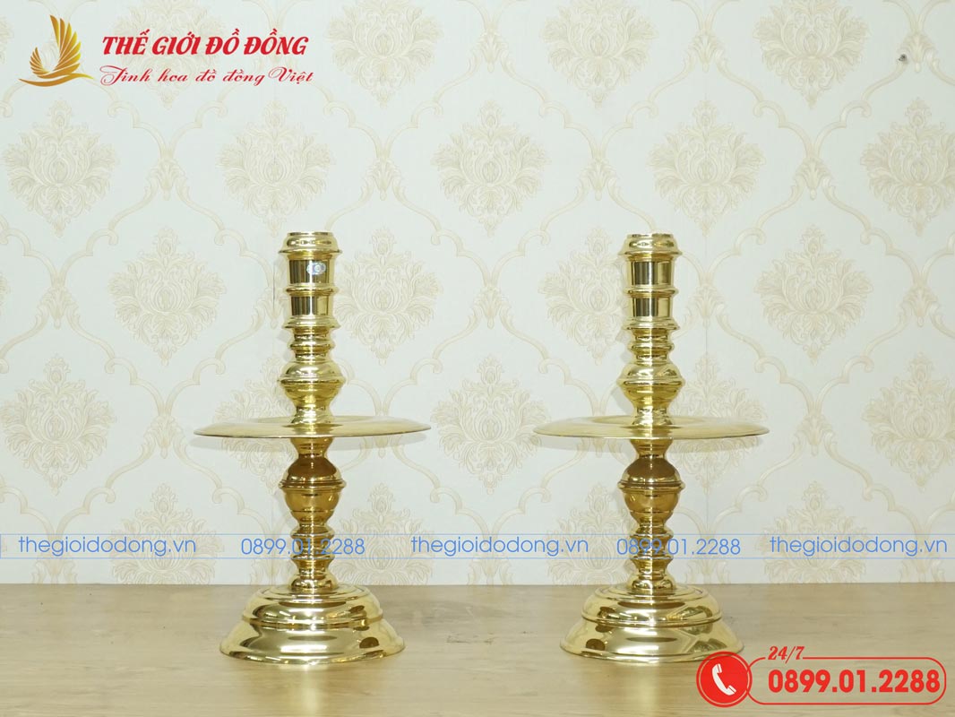 doi-chan-nen-tho-cung-mau-vang-bong-co-45cm - 01 đôi chân nến thờ cúng màu vàng bóng cỡ 45cm - 01