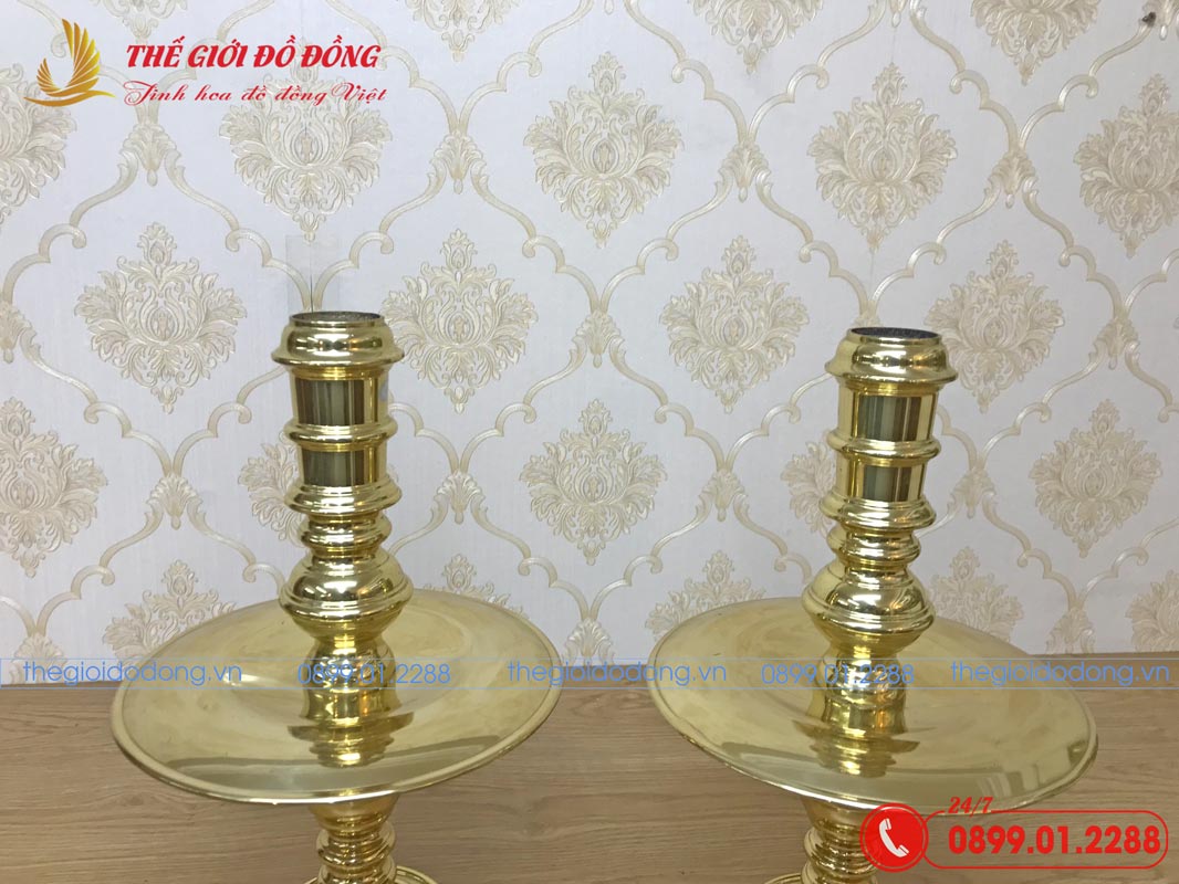 doi-chan-nen-tho-cung-mau-vang-bong-co-45cm - 02 đôi chân nến thờ cúng màu vàng bóng cỡ 45cm - 02