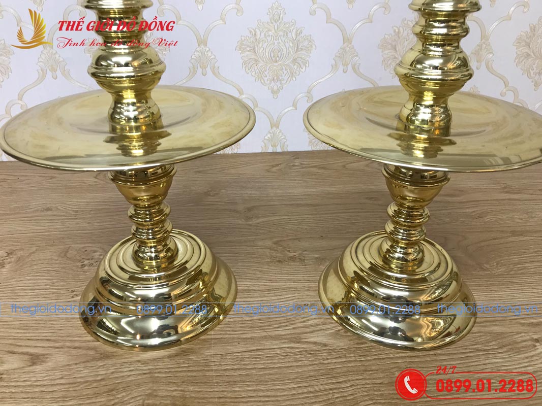 doi-chan-nen-tho-cung-mau-vang-bong-co-45cm - 03 đôi chân nến thờ cúng màu vàng bóng cỡ 45cm - 03