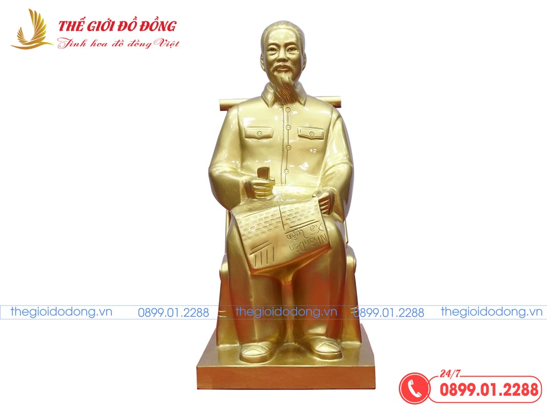 tuong-bac-ho-doc-bao-mat-truoc tượng bác hồ đọc báo mặt trước