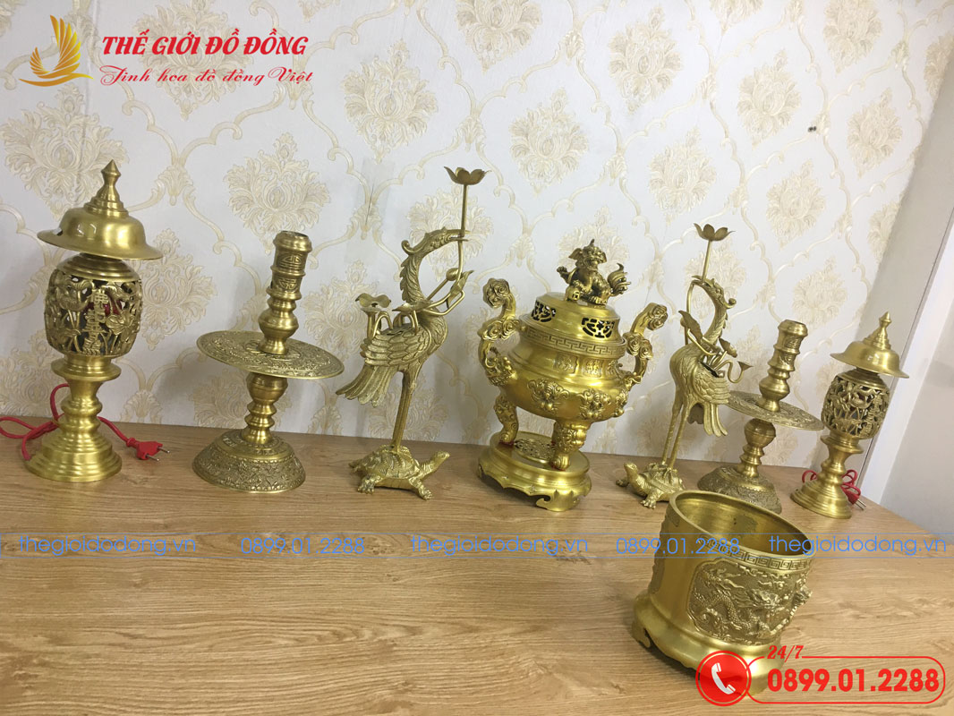 bo-do-tho-8-mon-dinh-doi-dao-mau-vang-dam-cao-40cm-03 bộ đồ thờ 8 món đỉnh dơi đào màu vàng đậm cao 40cm - 03